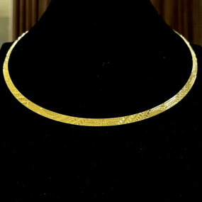 Kiềng Cổ Sắc Sảo